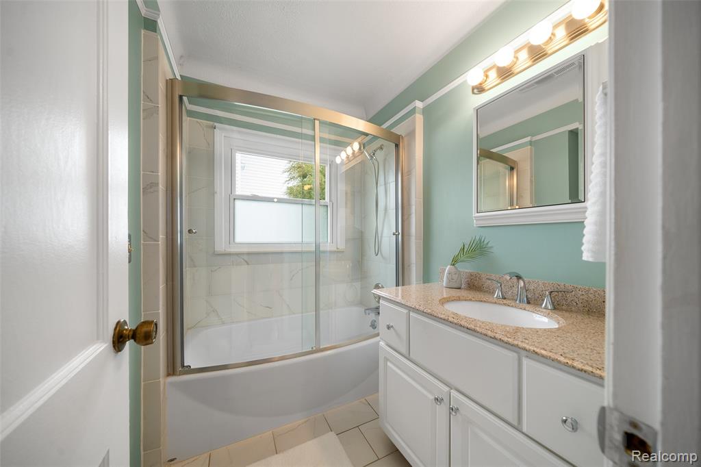 8603 Hibbing Street, Commerce Twp, MI 48382 — Photo 14