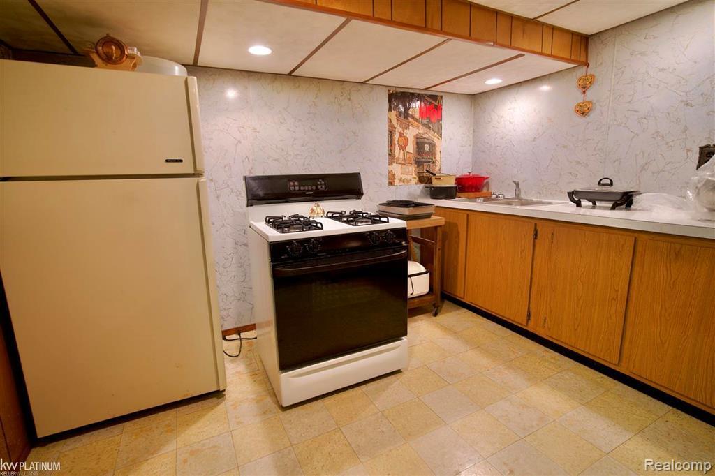 13325 Iowa Drive, Warren, MI 48088 — Photo 19