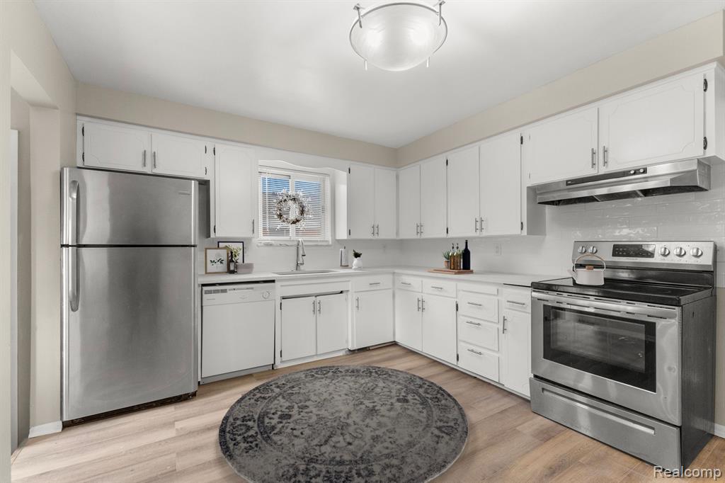7011 ROSEMARY Street, Dearborn Heights, MI 48127 — Photo 11
