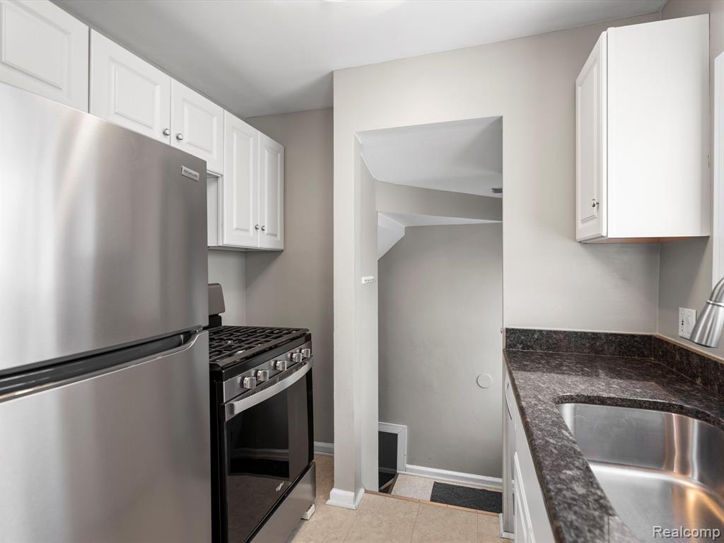 829 N REMBRANDT Avenue, Royal Oak, MI 48067 — Photo 8