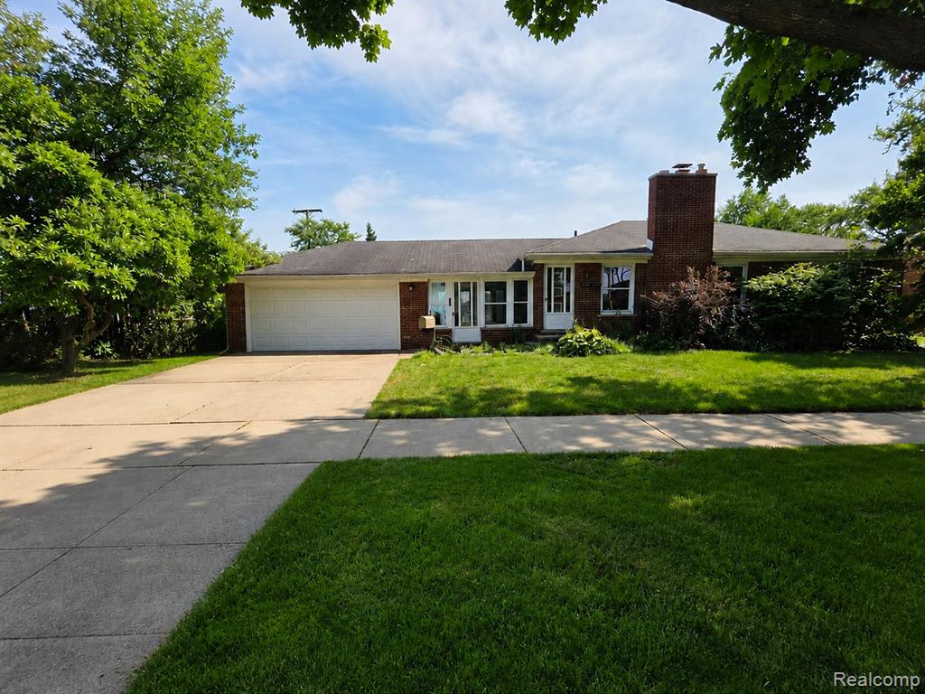 21210 E 10 Mile Road, Saint Clair Shores, MI 48080