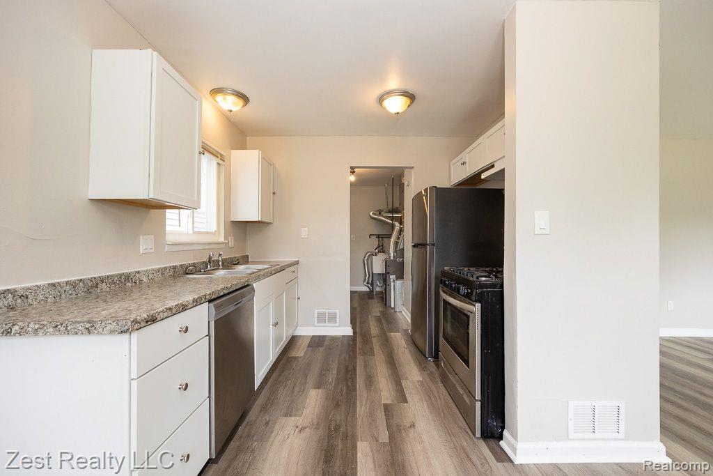 441 W HAYES Avenue, Hazel Park, MI 48030 — Photo 10