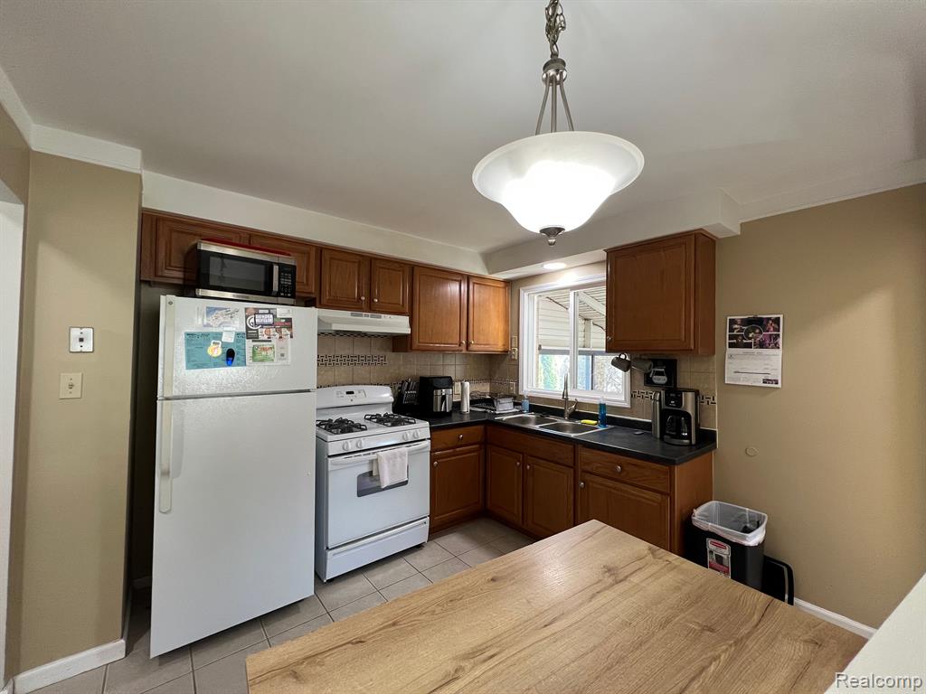 5120 CANTERBURY Lane, Warren, MI 48092 — Photo 16