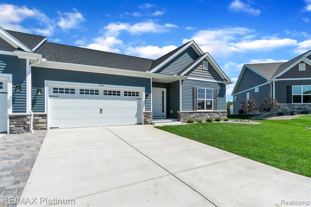836 Oakwood Circle, 36, Fenton, MI 48430 — Photo 5