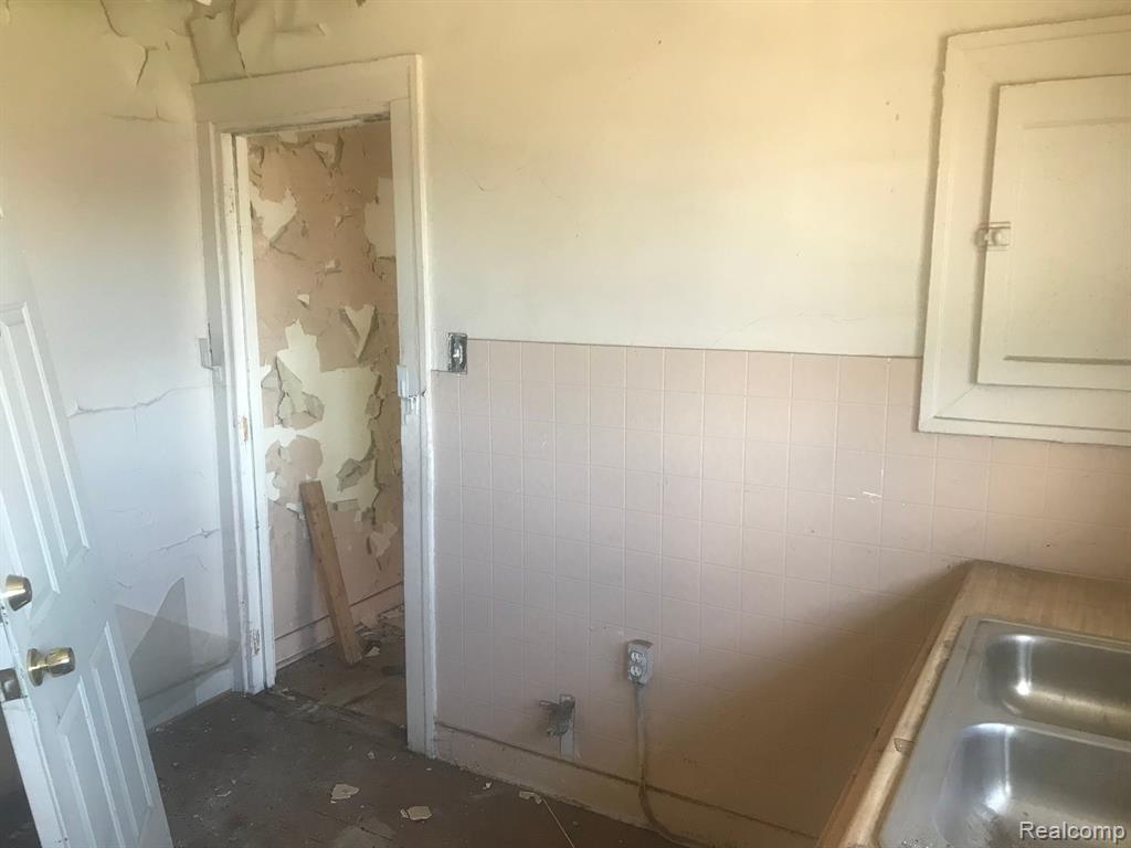 5200 MAPLEWOOD Street, Detroit, MI 48204 — Photo 33