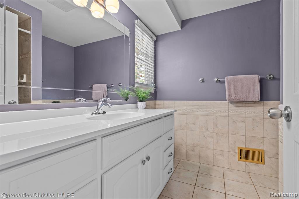 7606 Chichester Road, Canton, MI 48187 — Photo 17