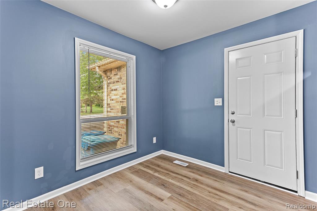 2509 Golden Shores Drive, Fenton, MI 48430 — Photo 10