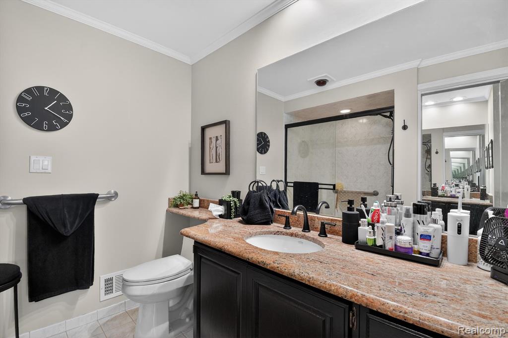 43100 12 Oaks Crescent Drive, 2033, Novi, MI 48377 — Photo 26