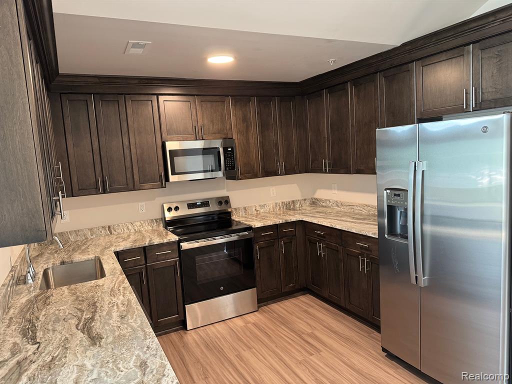 8286 HEYWOOD Circle, Sterling Heights, MI 48312 — Photo 4