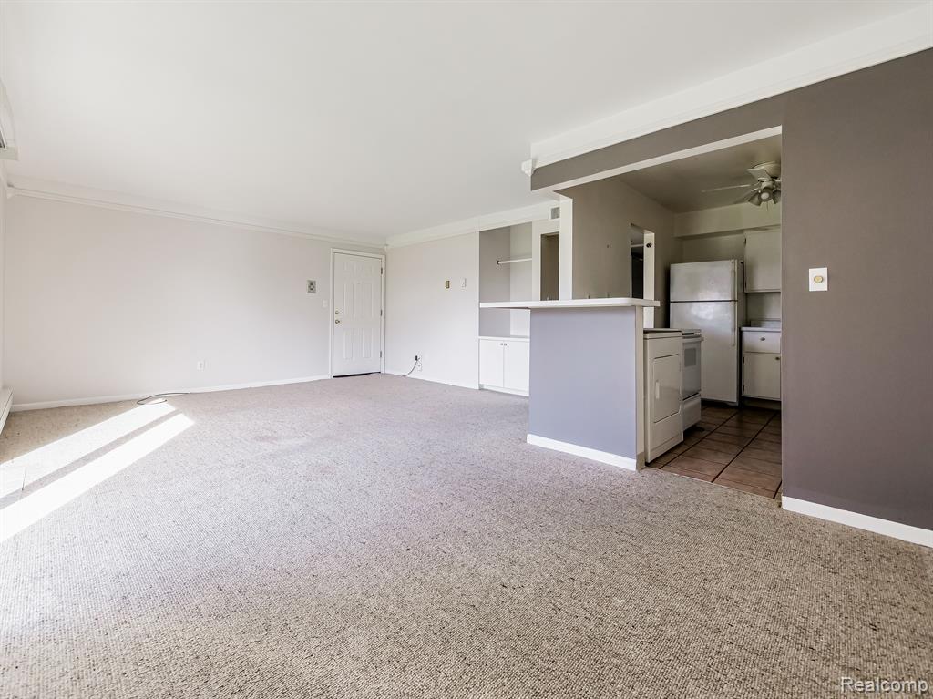 1850 COLONIAL VILLAGE Way, 3, Waterford, MI 48328 — Photo 3