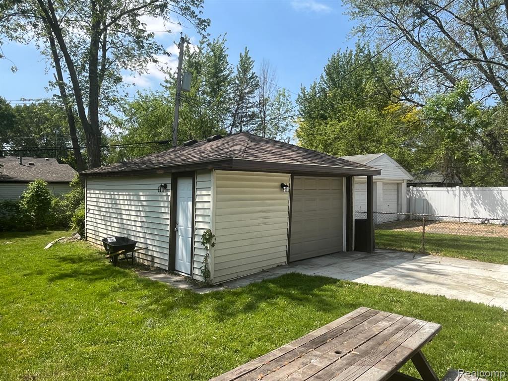 8476 ORCHARD Avenue, Warren, MI 48089 — Photo 5