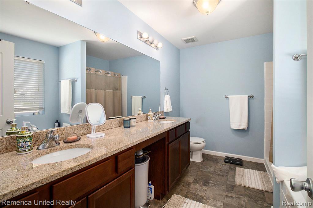 3652 AMBER OAKS Drive, Howell, MI 48855 — Photo 15