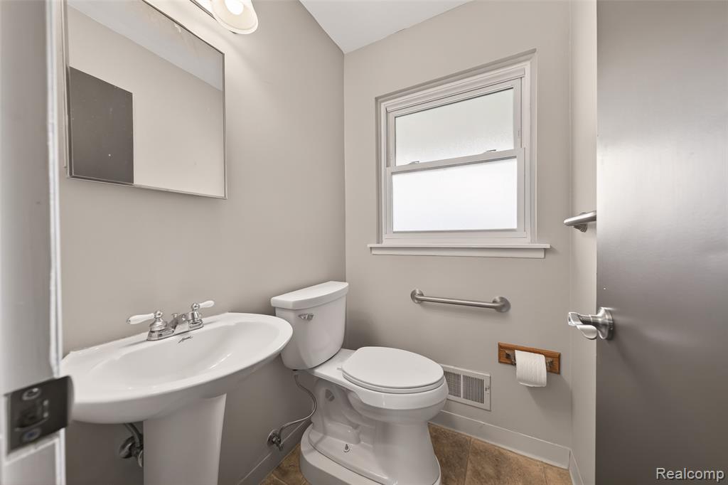 30110 Manor Drive, Madison Heights, MI 48071 — Photo 19