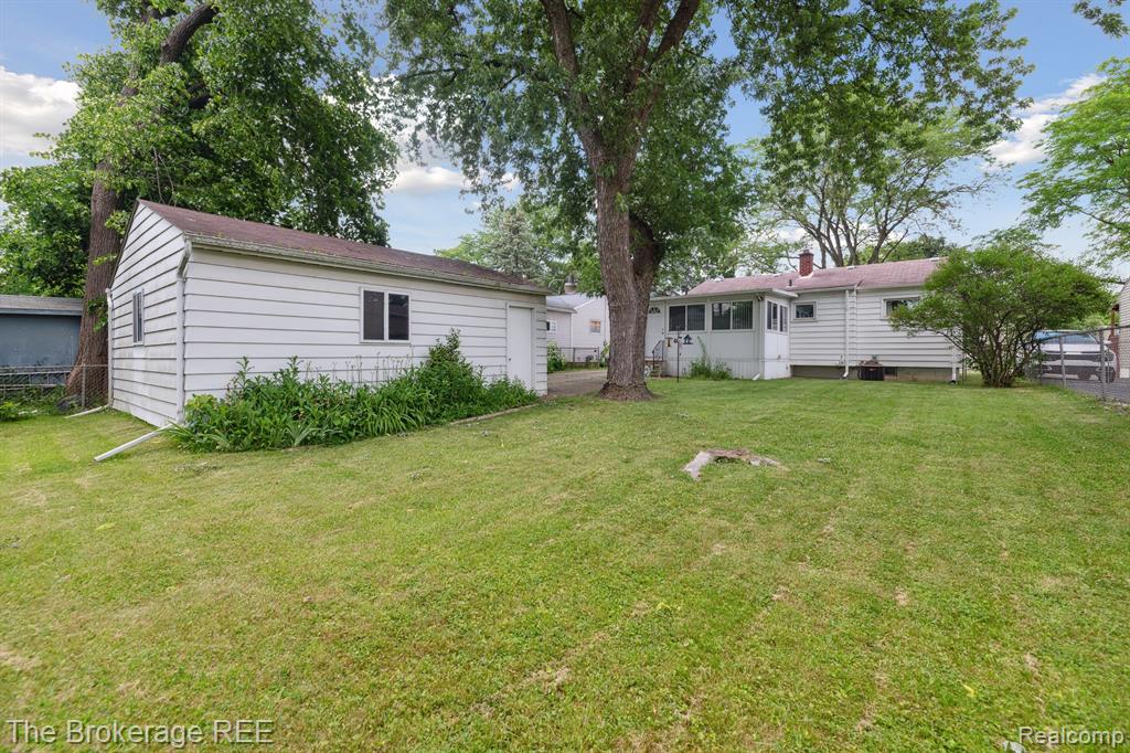 812 E Atherton Road, Flint, MI 48507 — Photo 33