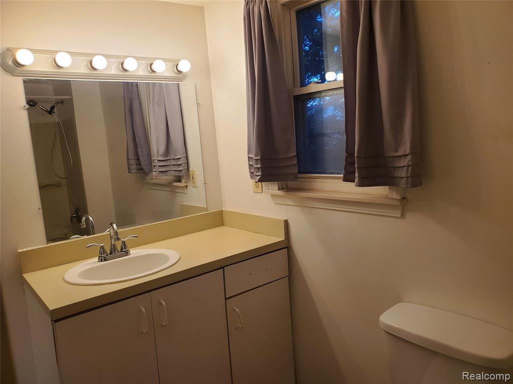 1110 Myrtle Avenue, Waterford, MI 48328 — Photo 8