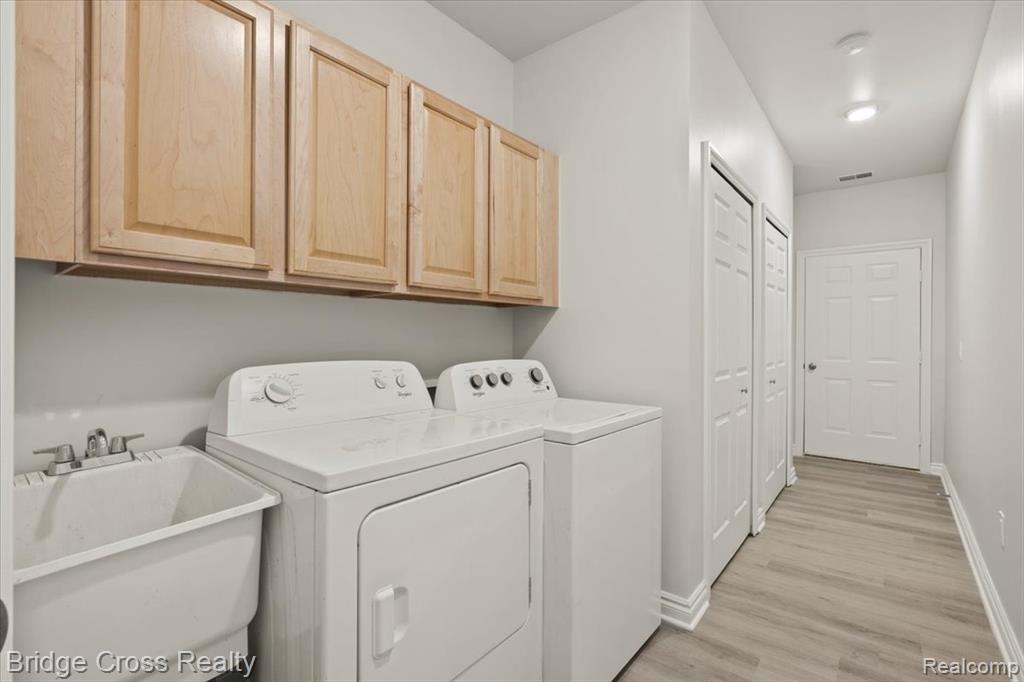 5685 Twin Oaks Drive, Sterling Heights, MI 48314 — Photo 9