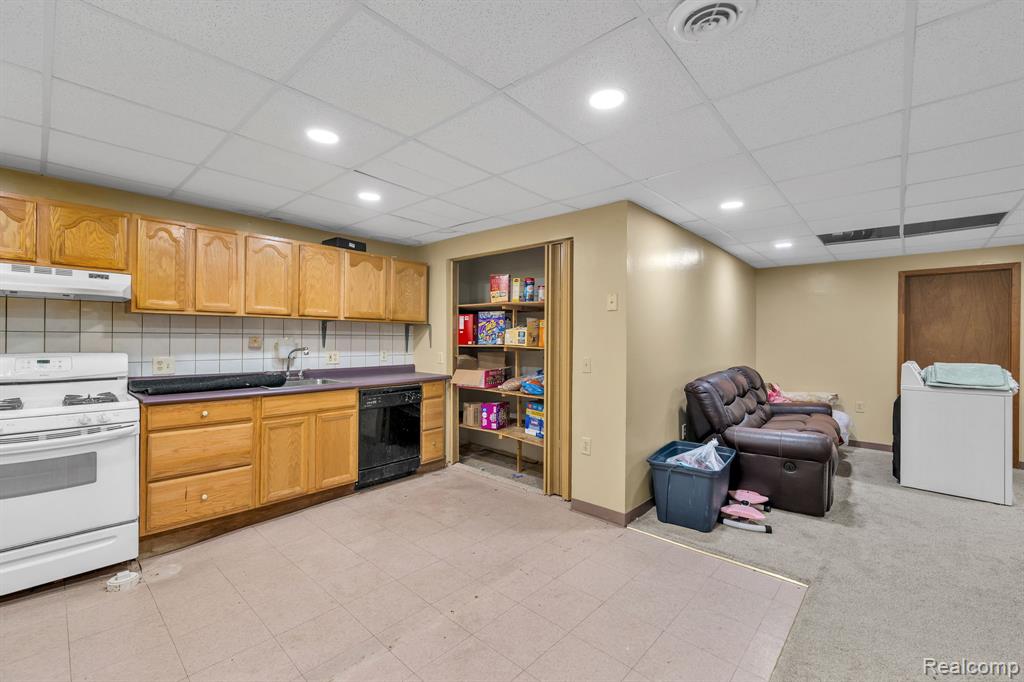 7511 Orchard Avenue, Dearborn, MI 48126 — Photo 34