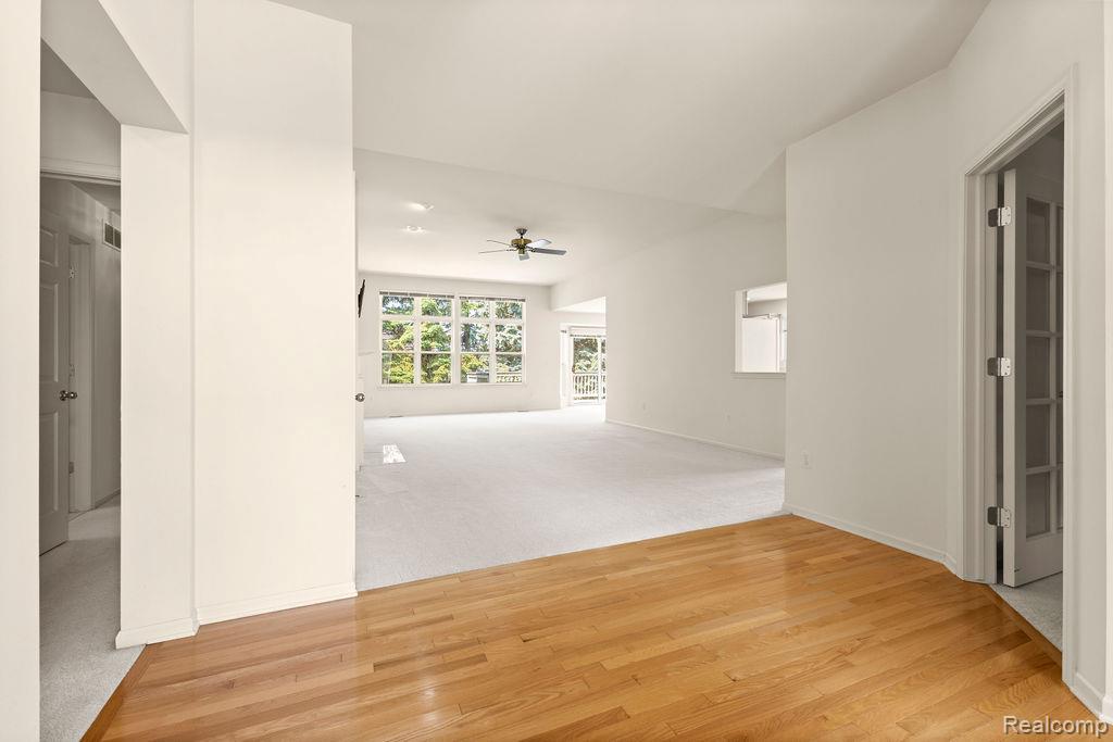43120 Creek Court, 81, Clinton Twp, MI 48038 — Photo 4