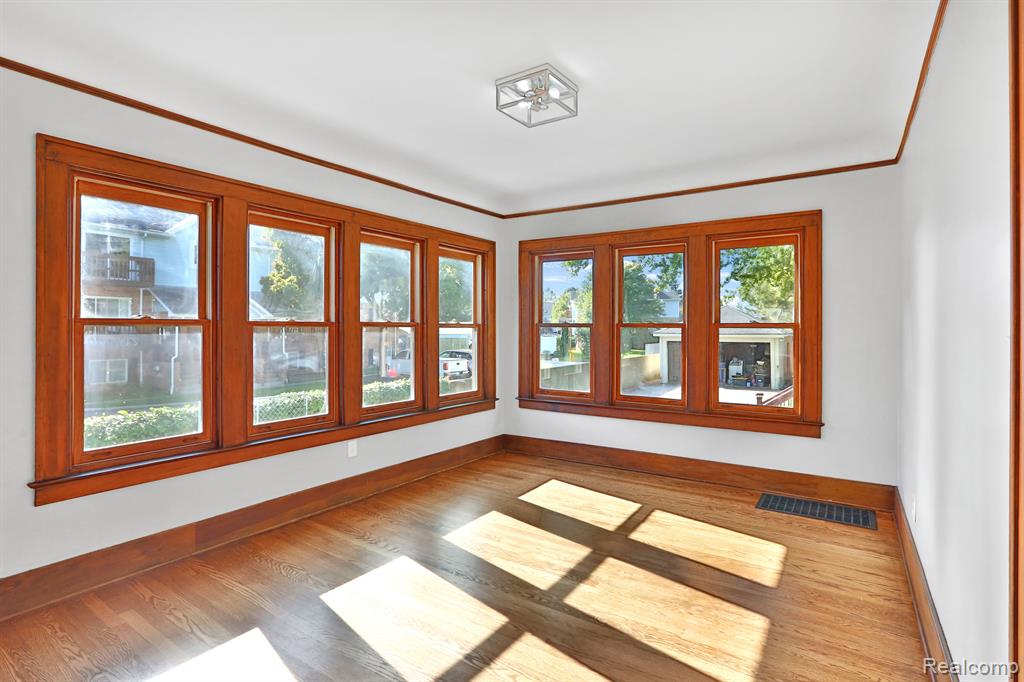 252 E ANN ARBOR Trail, Plymouth, MI 48170 — Photo 16