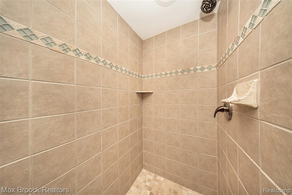6730 Halyard Road, Bloomfield Hills, MI 48301 — Photo 43