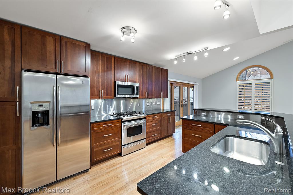 810 CHESTNUT Street, Birmingham, MI 48009 — Photo 6