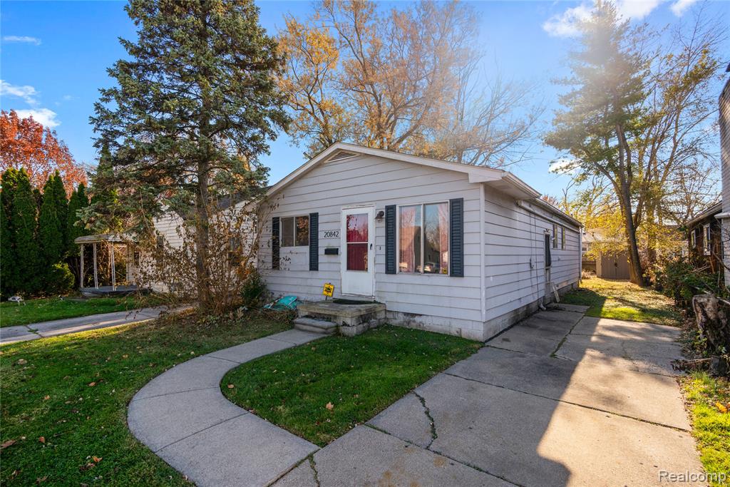20842 Ridgemont Road, Harper Woods, MI 48225 — Photo 2