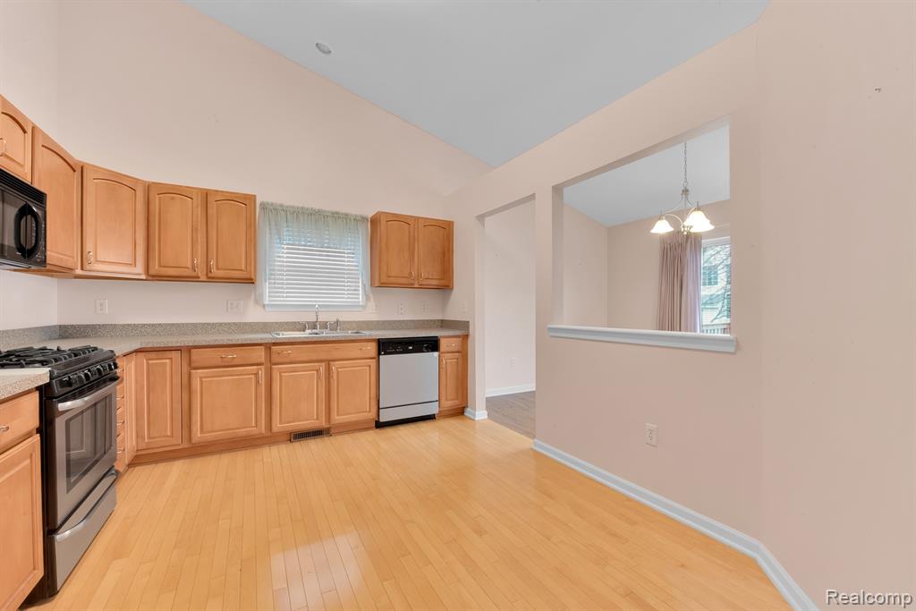 23778 ASHLEY Drive, Flat Rock, MI 48134 — Photo 11