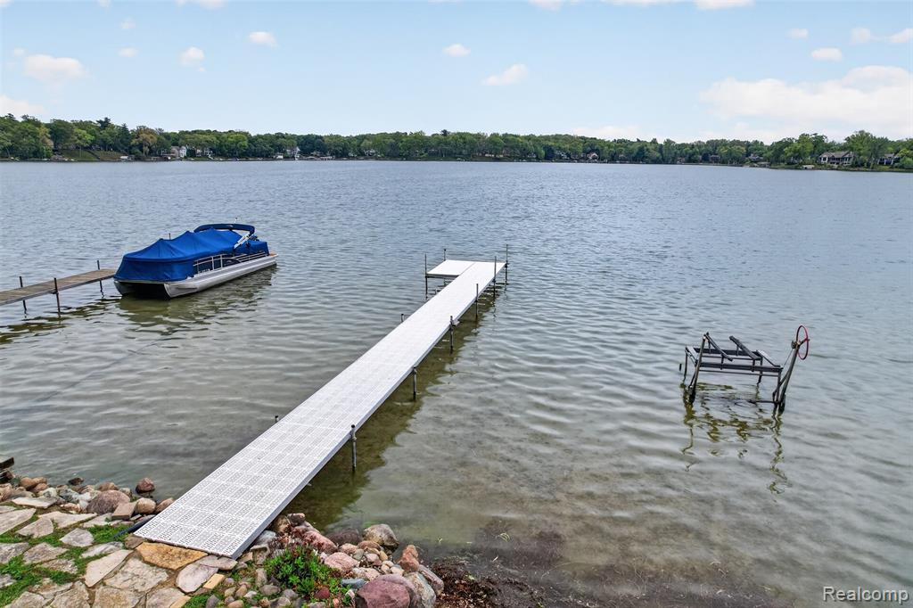 3961 Lakewood Drive, Waterford, MI 48329 — Photo 34