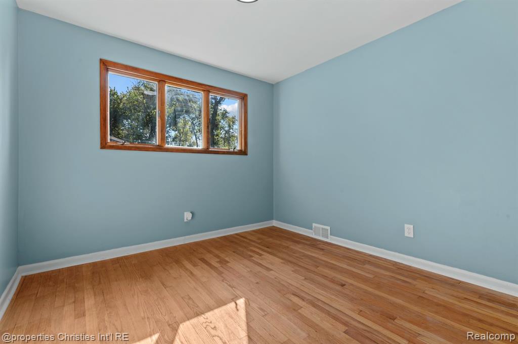 8009 Coventry Avenue, Grosse Ile, MI 48138 — Photo 23