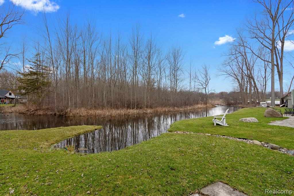 5145 OAKCLIFF Drive, Waterford, MI 48327 — Photo 18