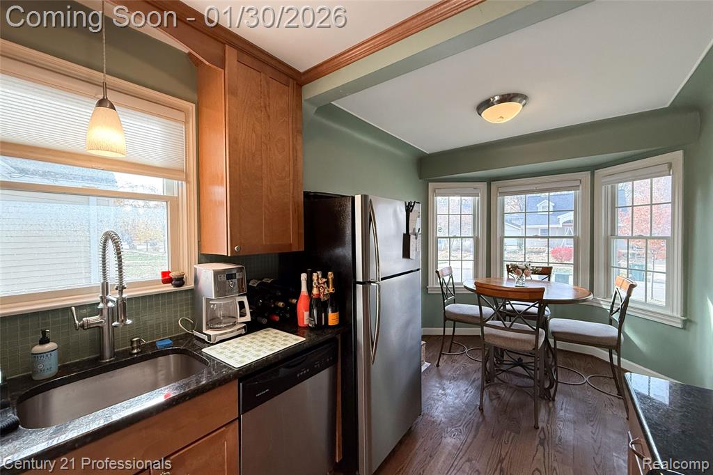 900 N Rembrandt Avenue, Royal Oak, MI 48067 — Photo 15