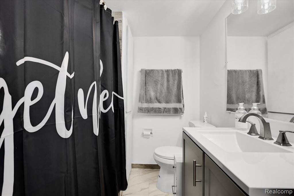 526 N Washington Avenue, Royal Oak, MI 48067 — Photo 9