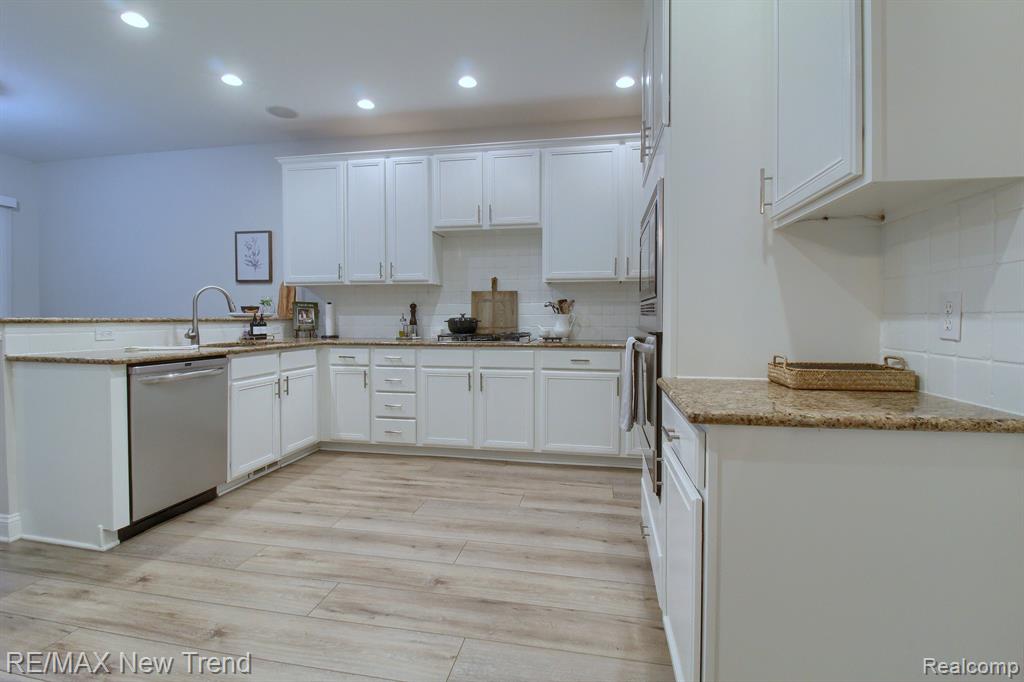 49698 Timber Trail, Novi, MI — Photo 14