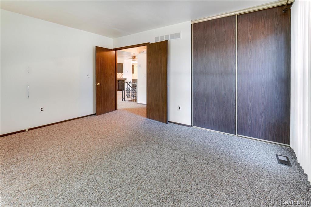 2702 ROUNDTREE Drive, Troy, MI 48083 — Photo 15