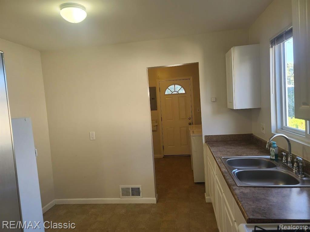 937 E ANNABELLE Avenue, Hazel Park, MI 48030 — Photo 9