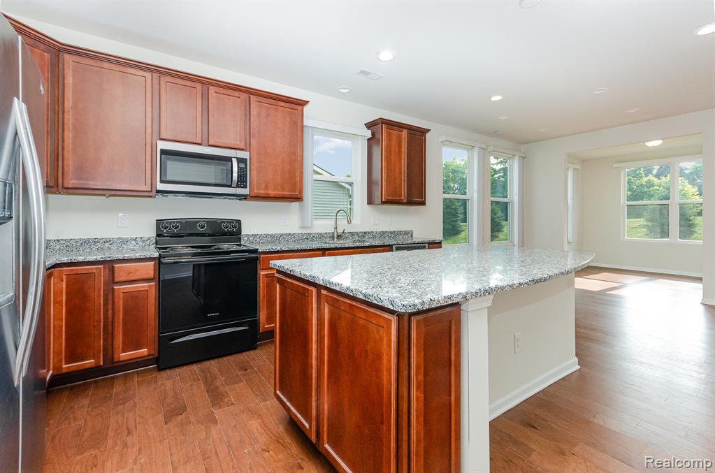 4000 Ashdale Way, Clarkston, MI 48348 — Photo 4