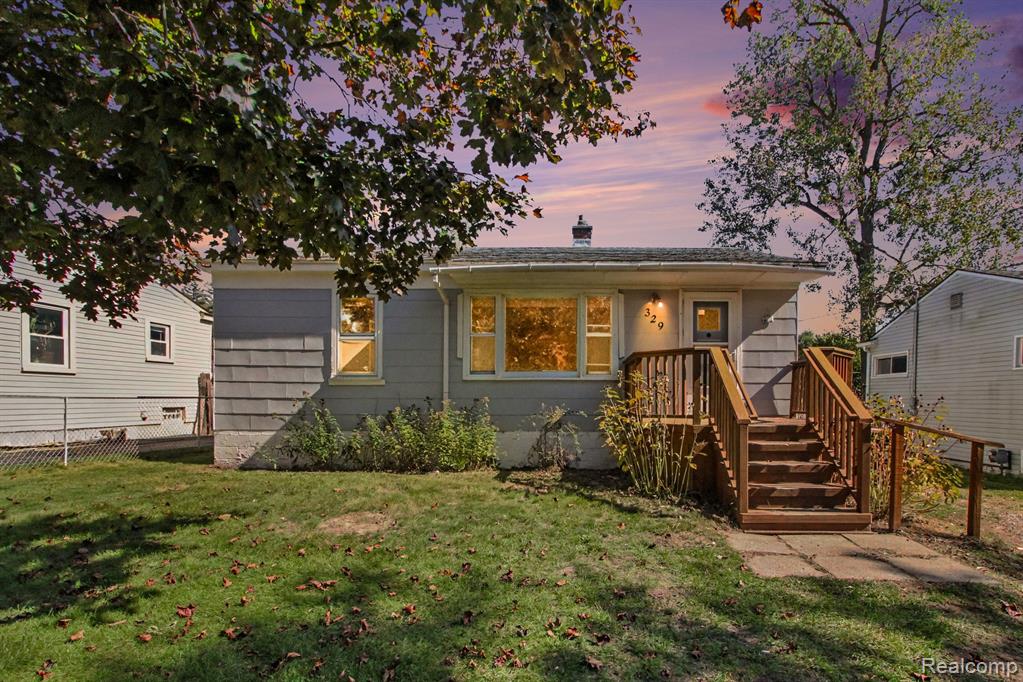 329 Clayburn Boulevard, Waterford, MI 48327