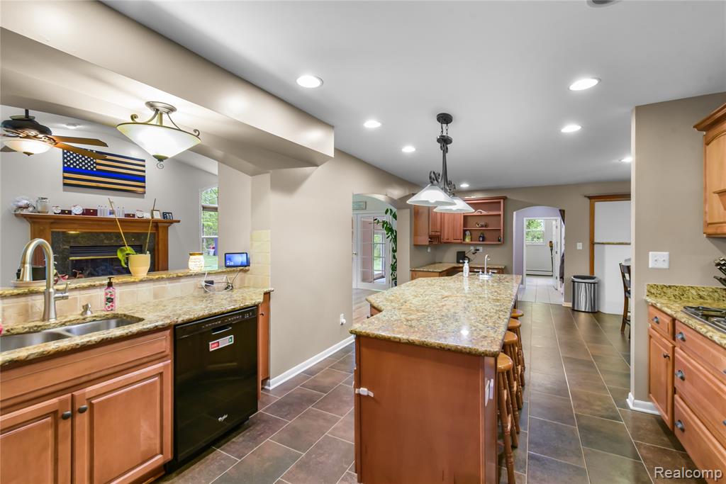 26060 Hidden Lane, Grosse Ile, MI 48138 — Photo 23