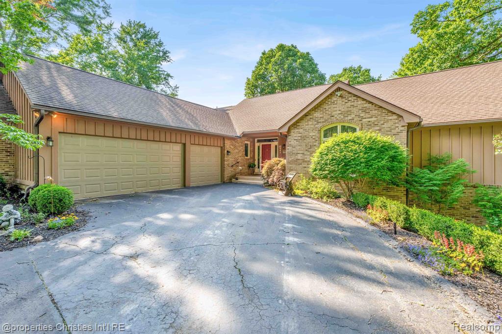5641 SUSSEX Drive, Troy, MI 48098 — Photo 2