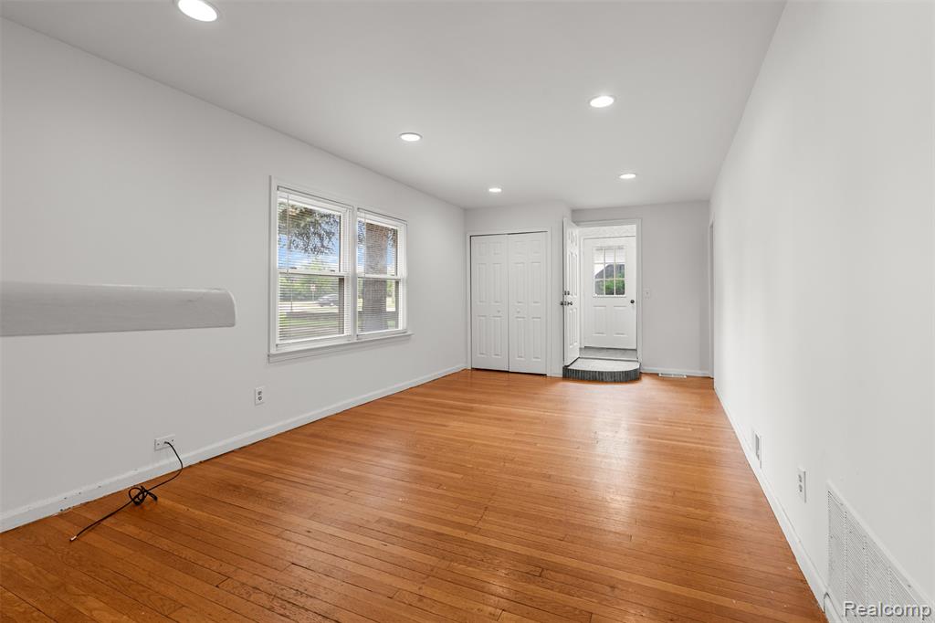 750 W Square Lake Road, Troy, MI 48098 — Photo 20