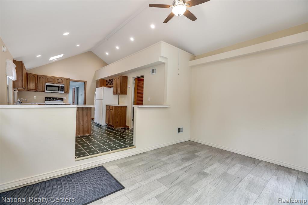 330 BEACHWAY Street, Whitmore Lake, MI 48189 — Photo 23