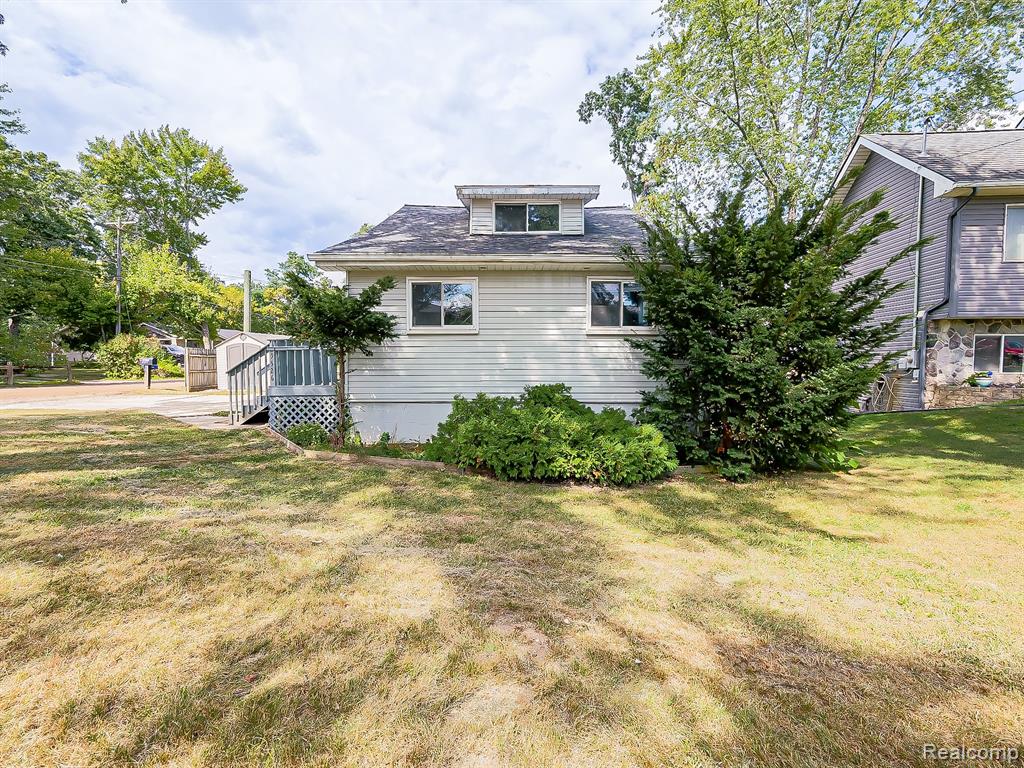 9526 Cedar Island Road, White Lake, MI — Photo 20