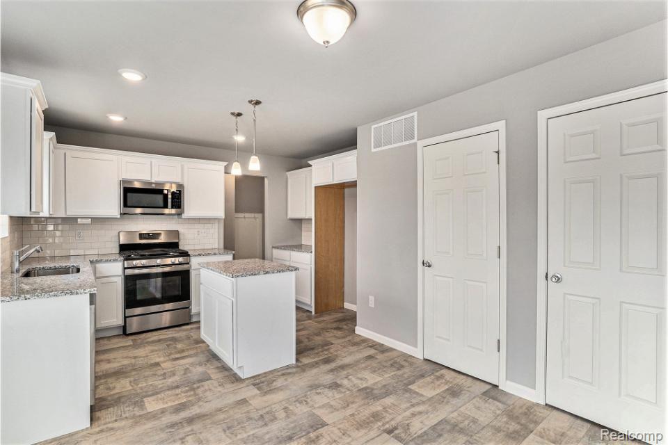 7348 River Rock Drive, Davison, MI 48423 — Photo 8