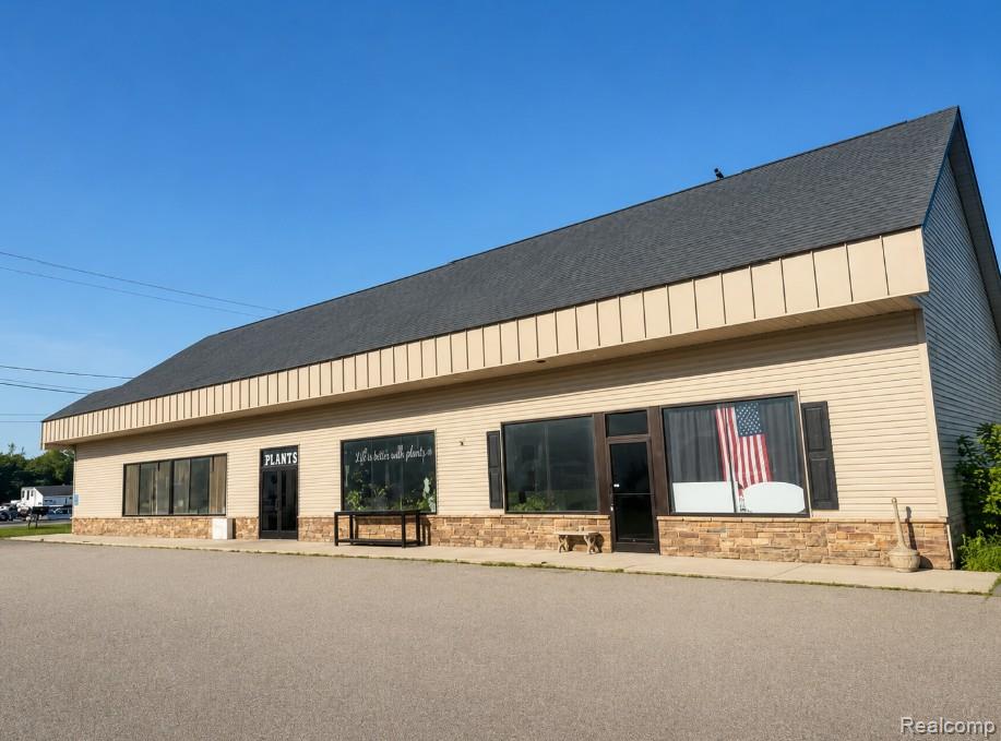 8266 SILVER LAKE Road, Linden, MI 48451