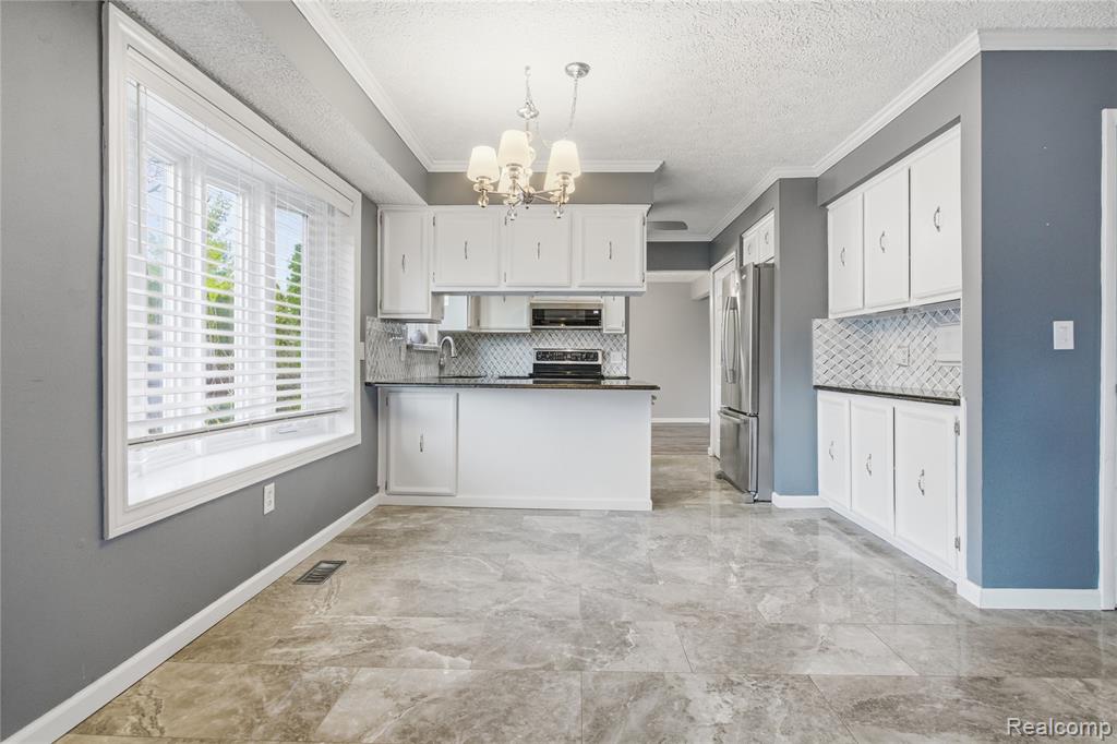 16213 Haverhill Drive, Macomb, MI 48044 — Photo 19