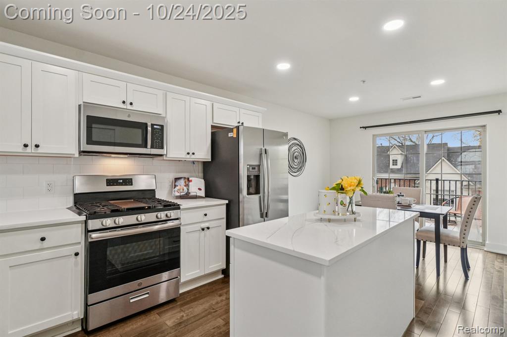39675 Springwater, Northville, MI 48168 — Photo 14