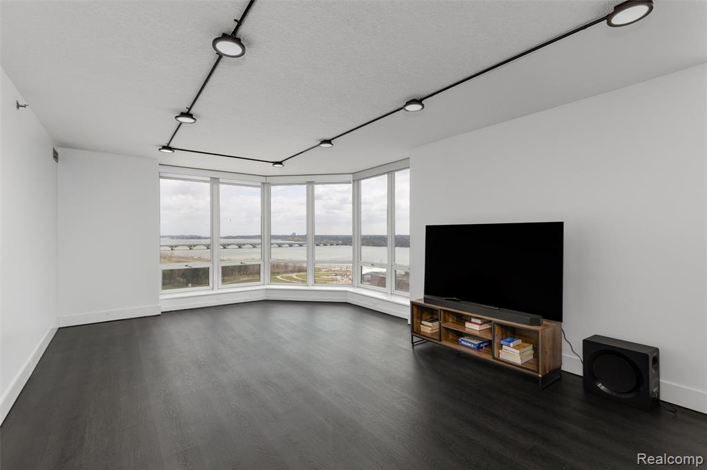 250 E Harbortown Drive, Detroit, MI 48207 — Photo 2