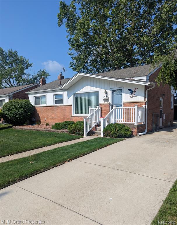 431 Deering Street, Garden City, MI — Photo 2