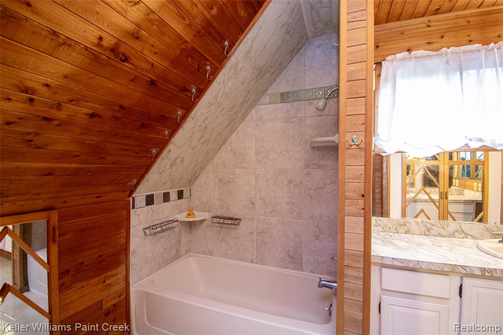 6903 Dandison Boulevard, West Bloomfield, MI 48324 — Photo 17
