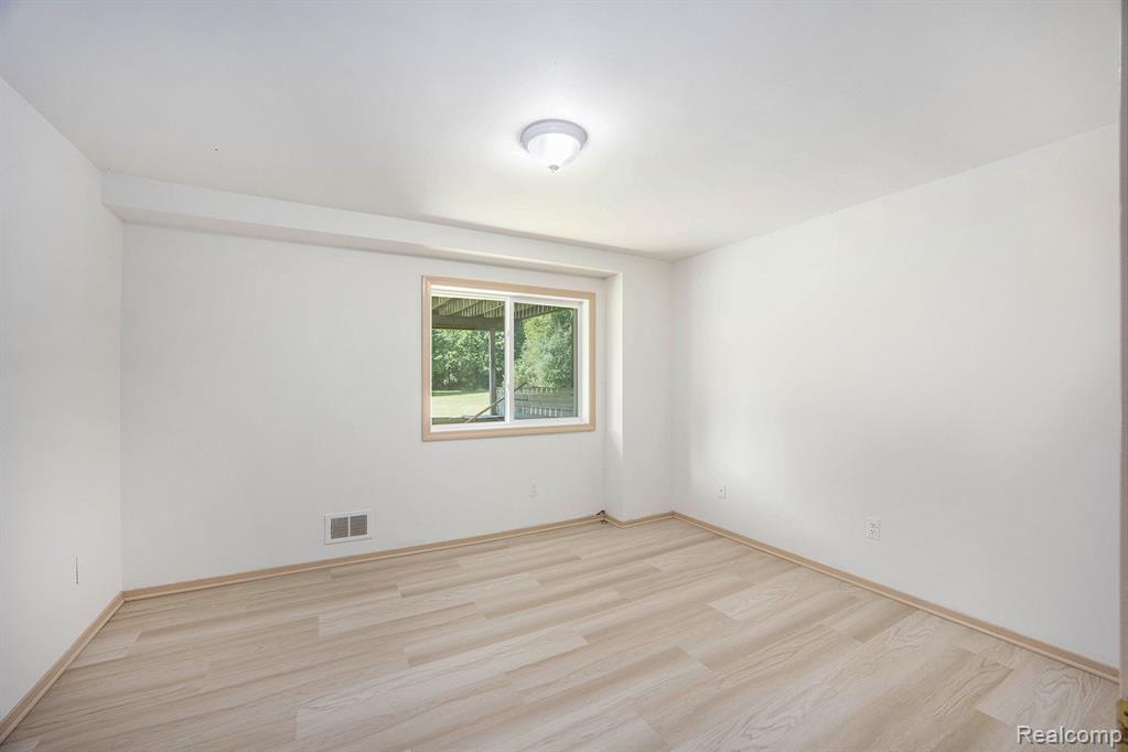 9243 Andersonville Road, Clarkston, MI — Photo 25